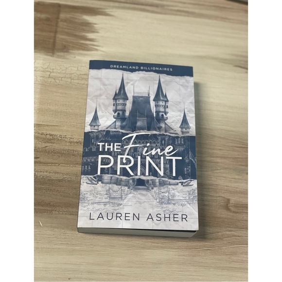 The Fine Print by Lauren Asher (Dreamland Billionaires) Excellent Condition - Picture 2 of 3